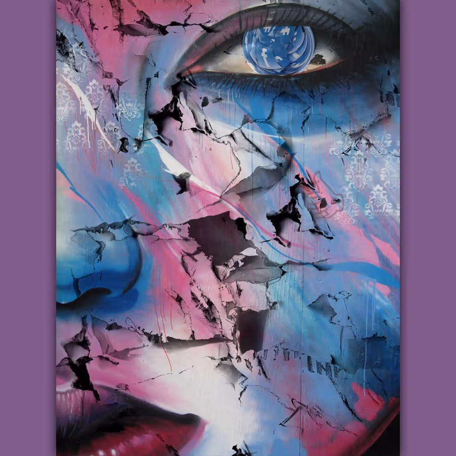 Абстрактный портрет глаза с элементами космоса и разрушенных текстур