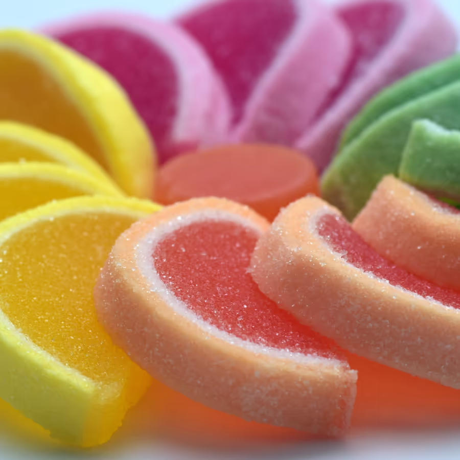 Яркие и аппетитные мармеладные дольки фруктов
