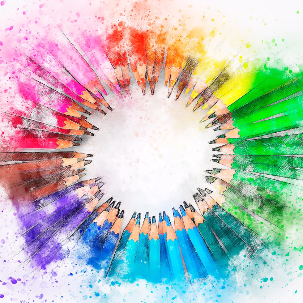 Яркий круг из разноцветных карандашей расположенных по цветам радуги
