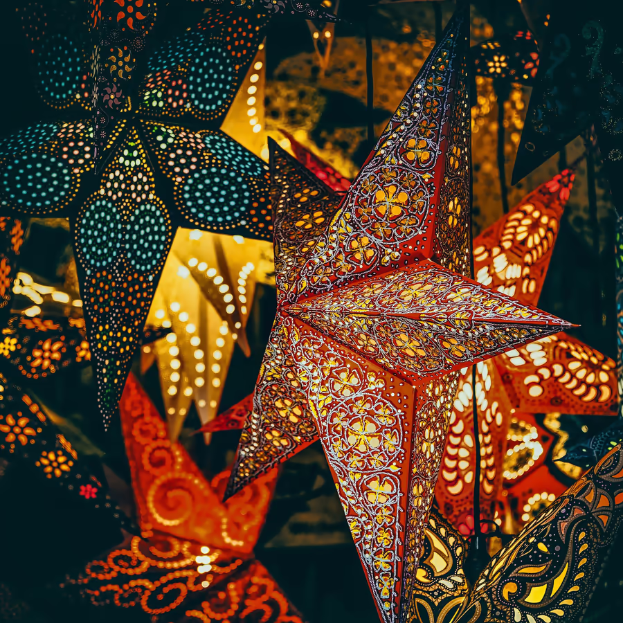 Яркие светящиеся звезды ручной работы