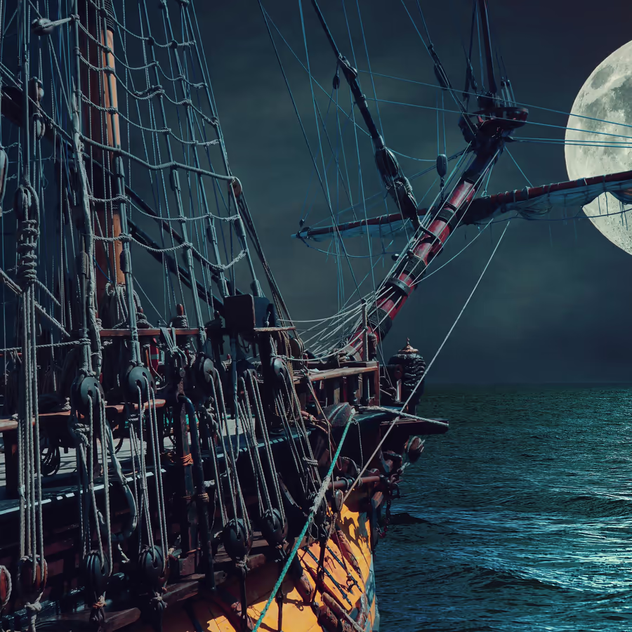 Старинный пиратский корабль под светом полной луны