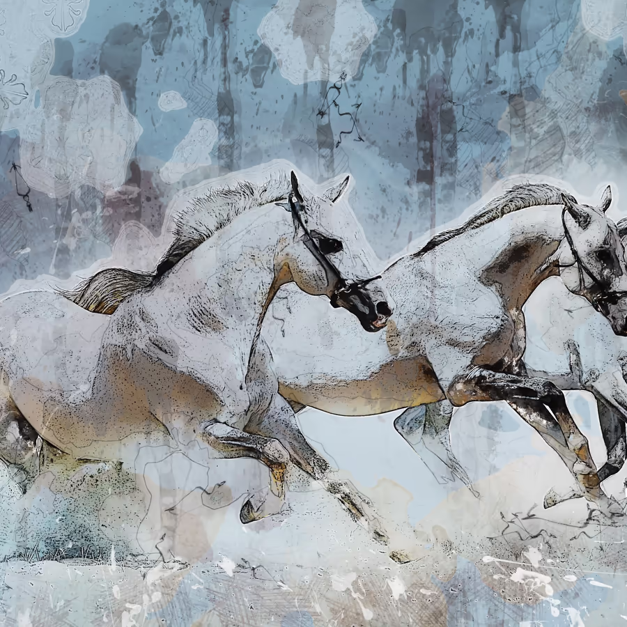 Три белых лошади в стремительном галопе