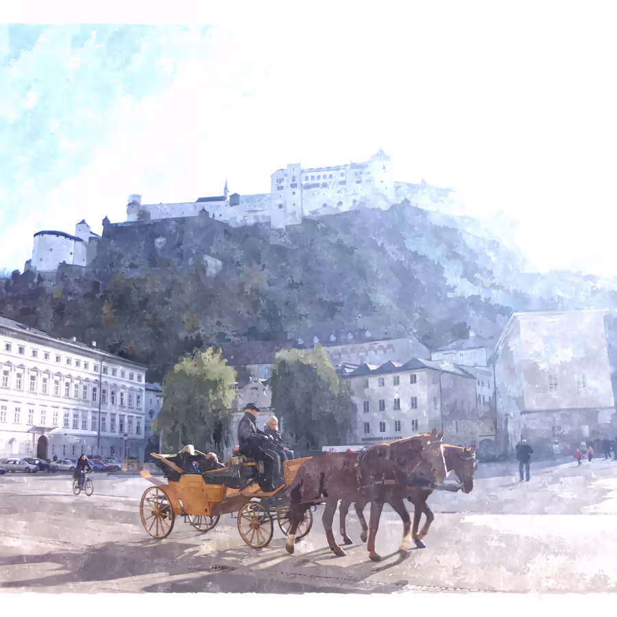 Вид на замок Хоэнзальцбург возвышающийся над городом Зальцбург Австрия На переднем плане - конная повозка