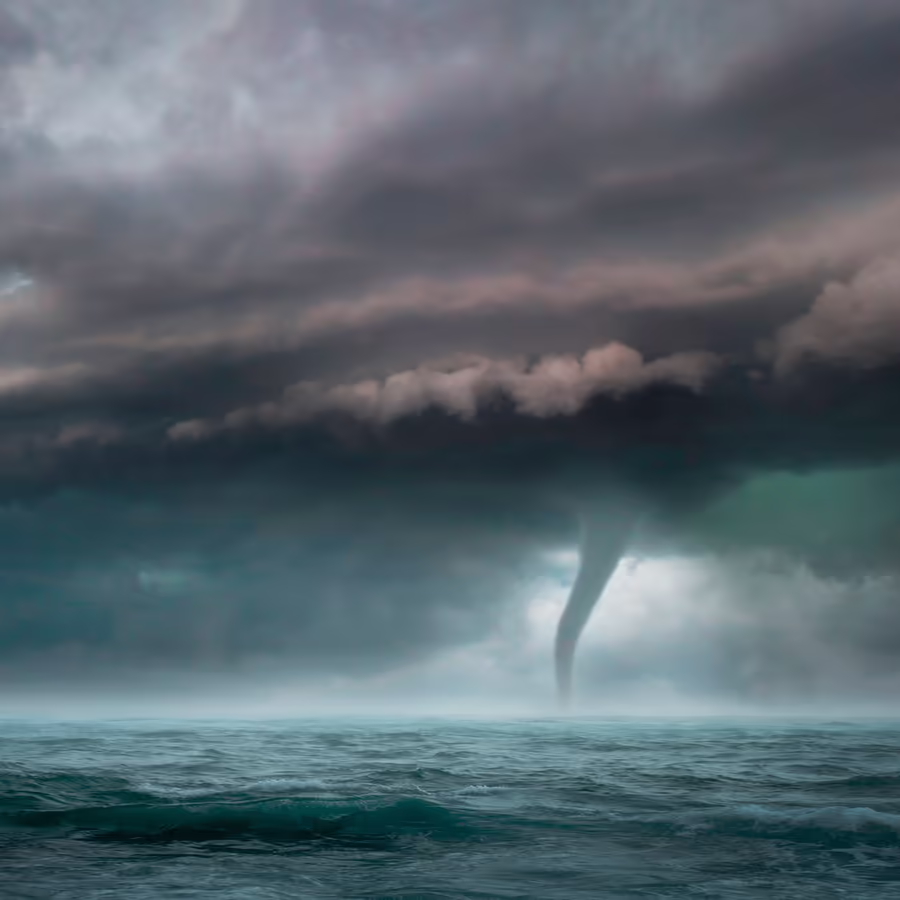 Торнадо над океаном